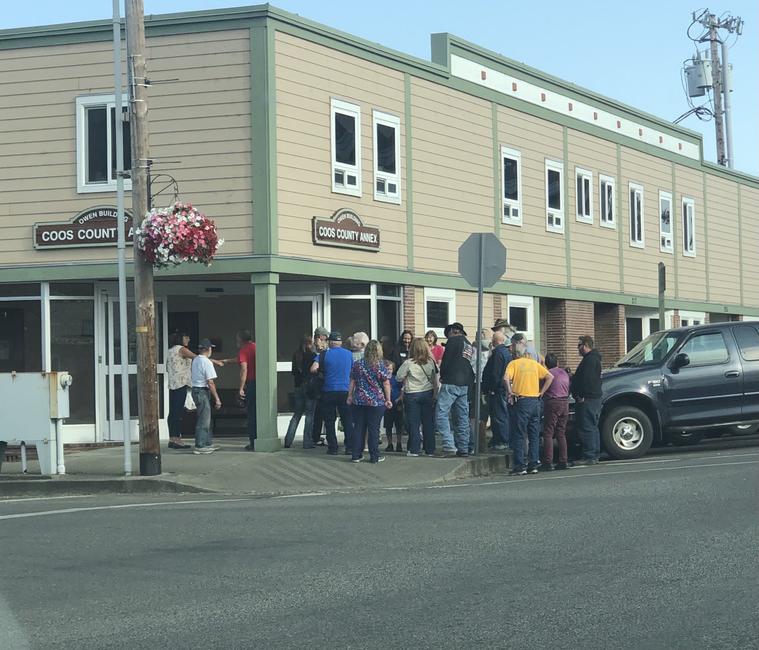 Read more about the article Coos County Commissioner Meeting Cut Short for Unruly Crowd