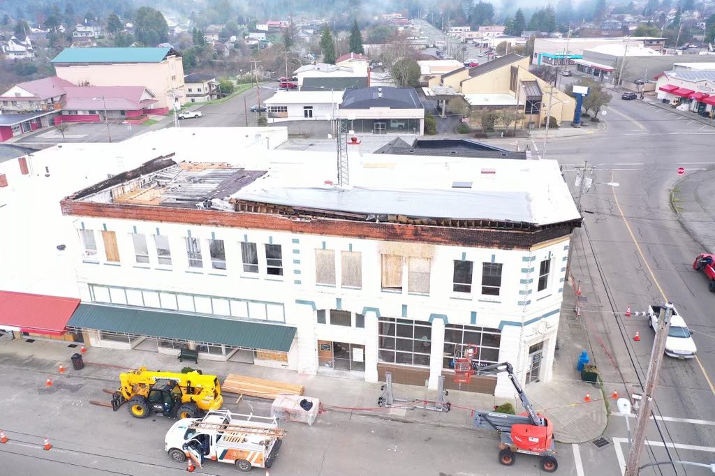 Read more about the article Work Stops on Iconic Coquille Building/Damage Being Assessed